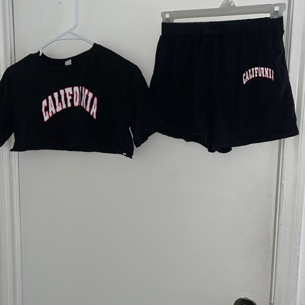 Girls Letter Graphic Crop Top & Shorts Set